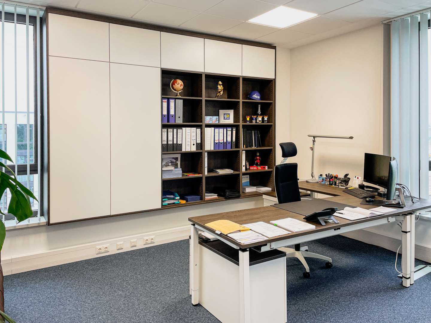 Büro mit Einbauschrank