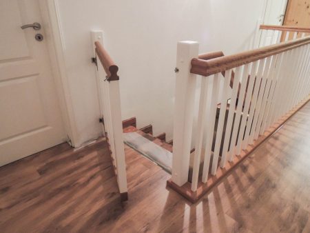 Treppengeländer mit Sicherheitstür