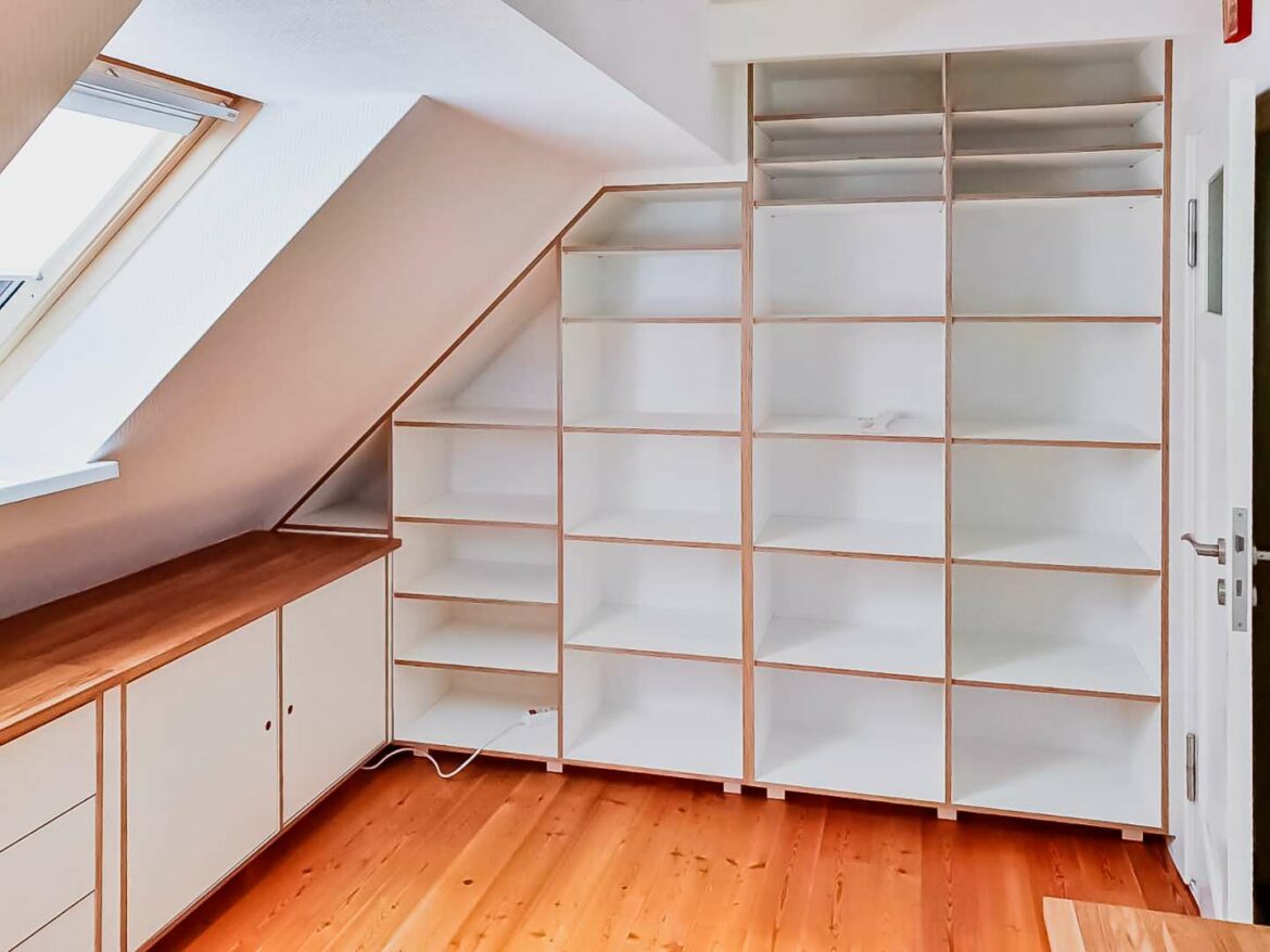 So viel passt plötzlich ins Dachgeschoss-Homeoffice